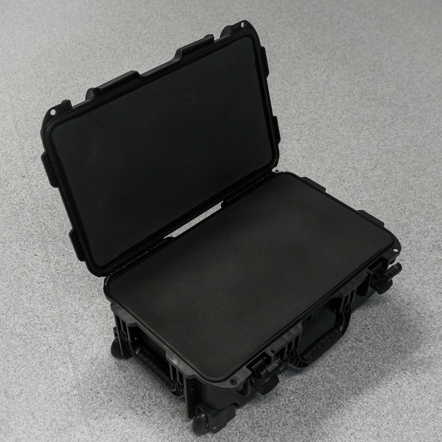 1010 Large Protective Hard Case w/ Wheels: 532 x 312 x 223mm (int)