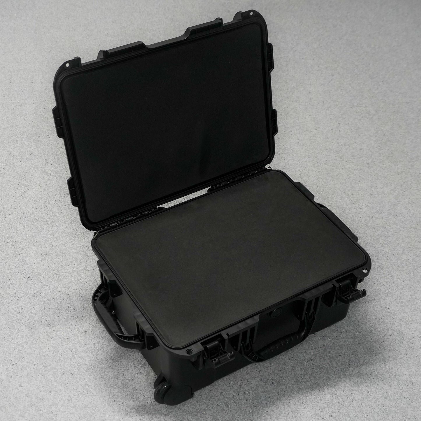 1011 Large Protective Hard Case w/ Wheels: 508 x 356 x 254mm (int)